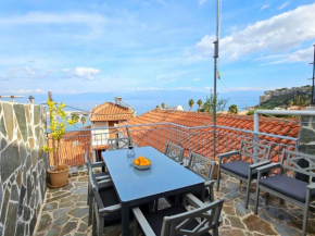 Charites: Terrace with Seaview - 100m to the beach